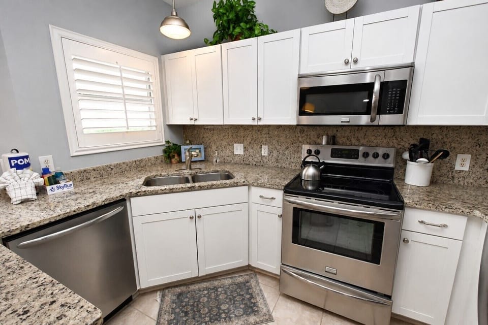 Full Kitchen