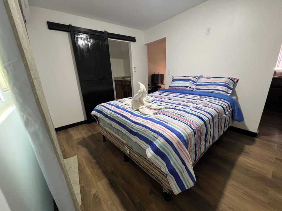 Desk, laptop workspace, WiFi (free)
