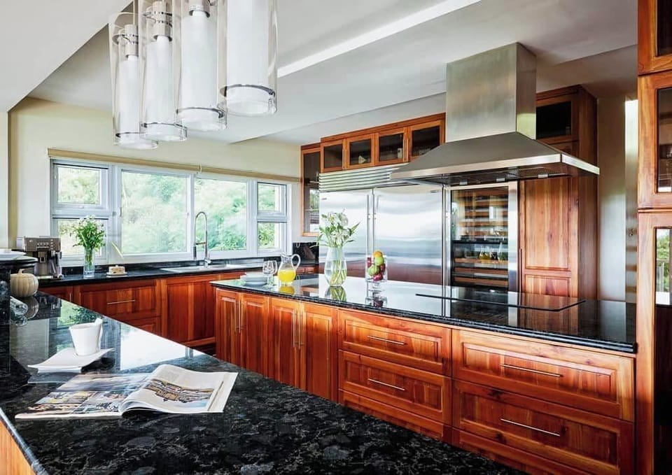 Deluxe Villa, 4 Bedrooms | Private kitchen | Microwave