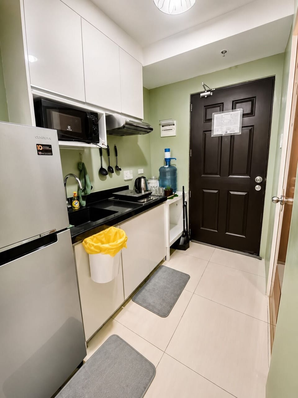 Family Condo, City View | Private kitchen