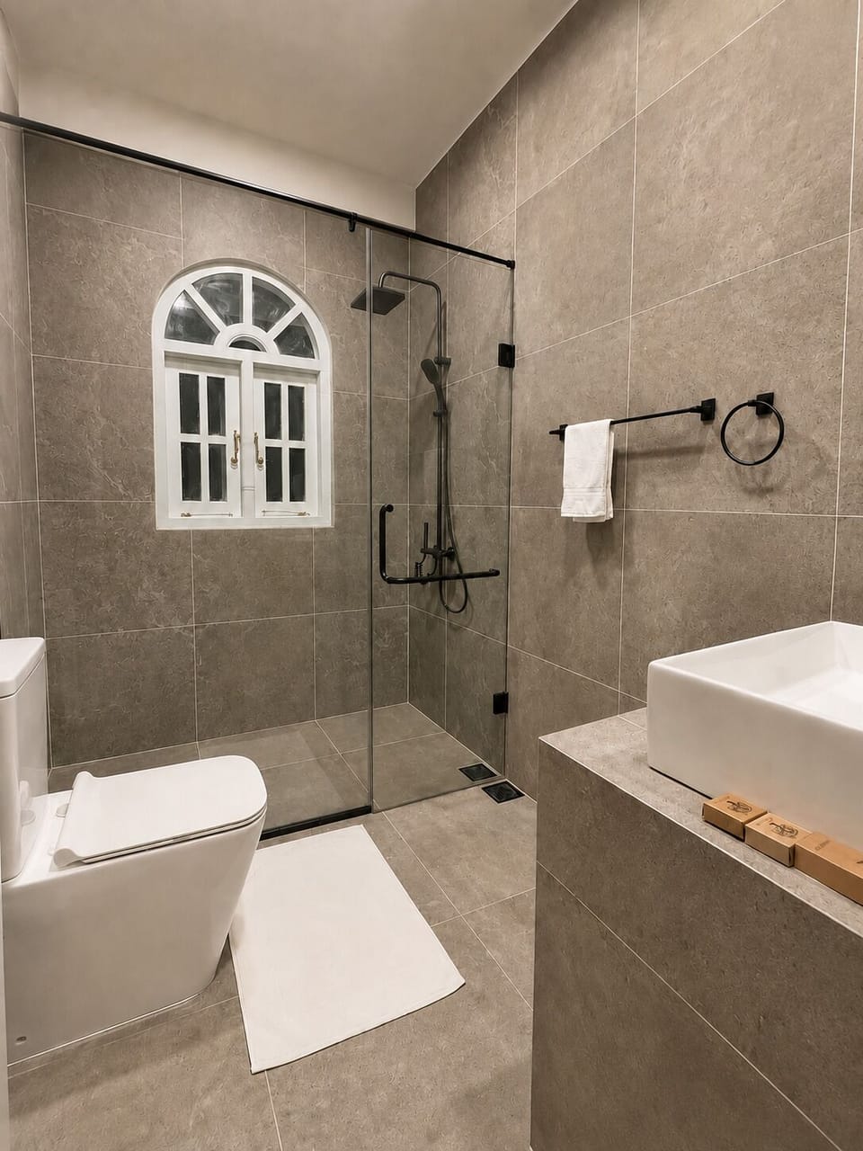 Deluxe Double Room, Balcony, Mountain View | Bathroom | Hair dryer, towels, soap, shampoo