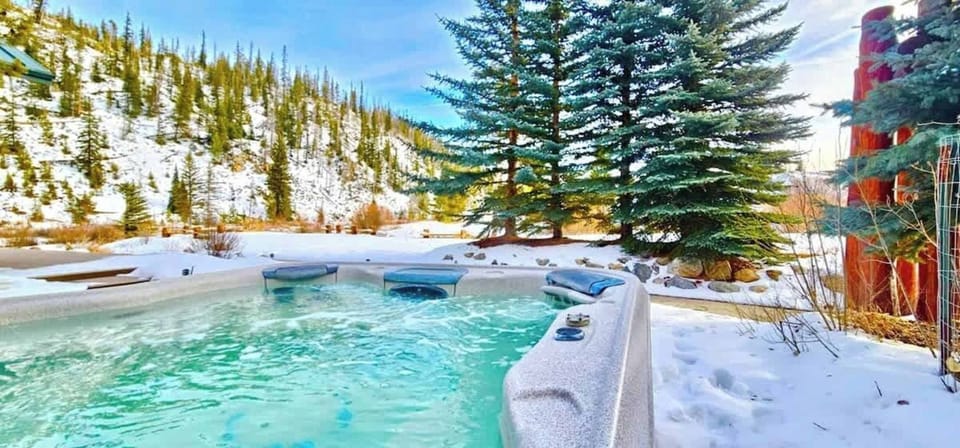 Hot tub: Private 6- to 8-person Bullfrog hot tub