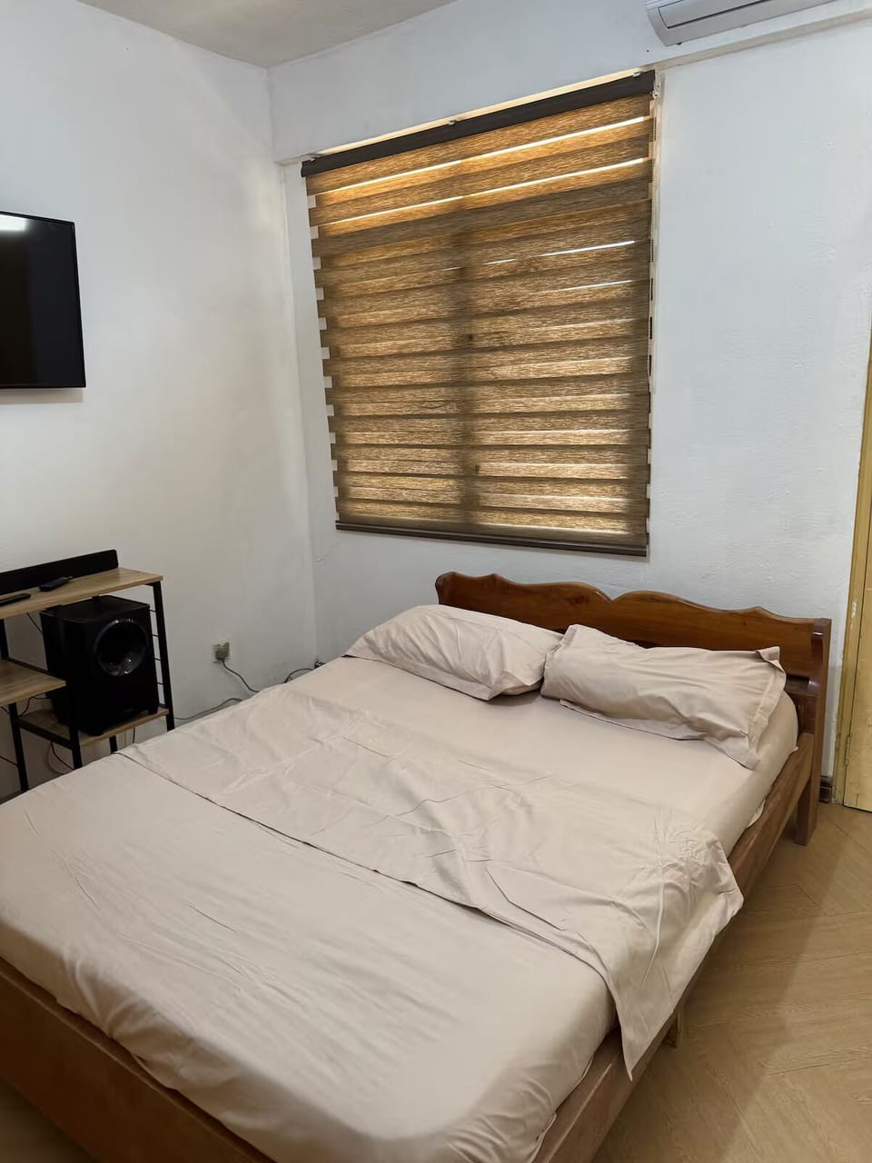 Iron/ironing board, WiFi (free)