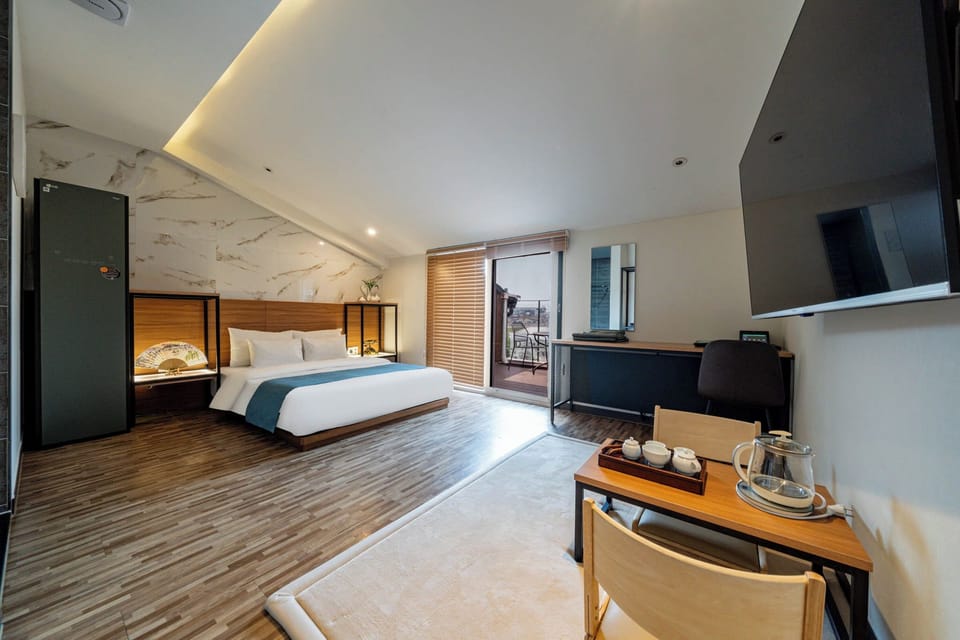 Dono Oriental Suite - Fortress Wall View | Premium bedding, down comforters, minibar, in-room safe