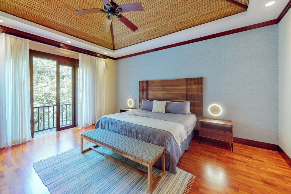 Bedroom 1 | King Bed