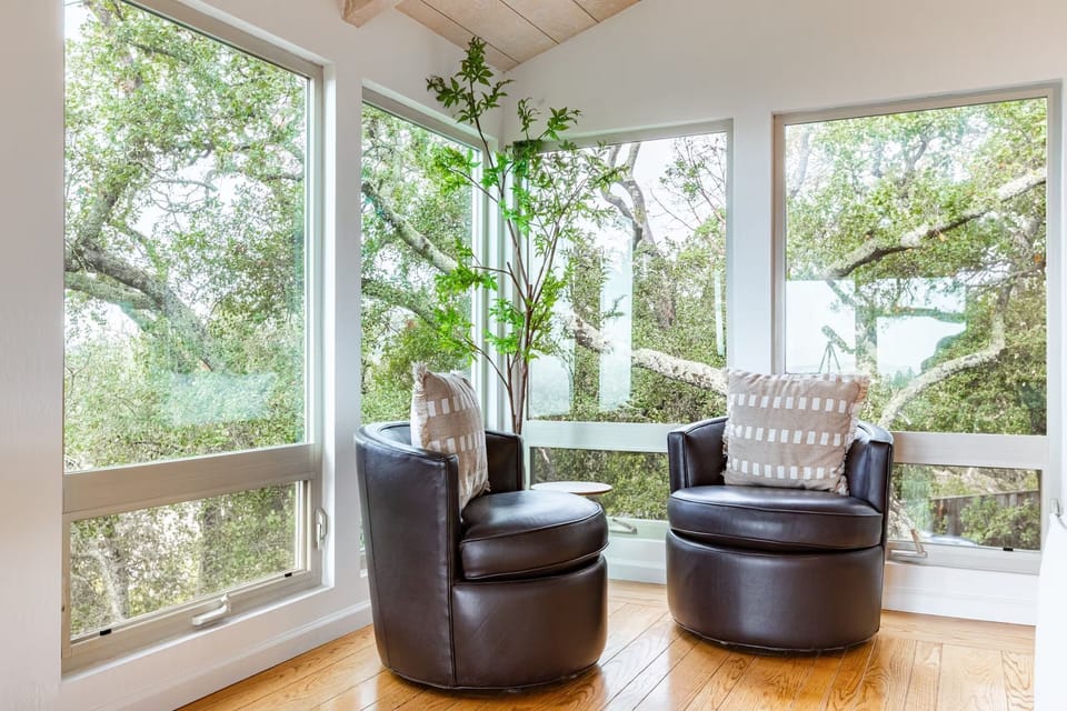 Living room nook, perfect for a quiet chat. 