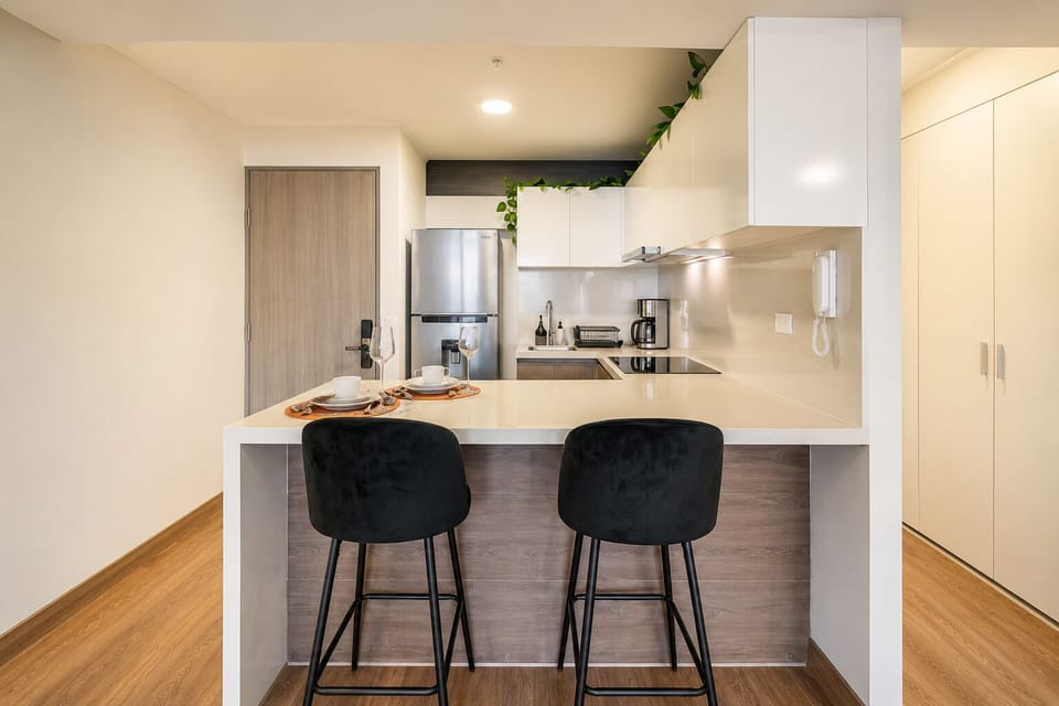 Apartment, 1 Queen Bed with Sofa bed, Kitchen | Private kitchen | Electric kettle, blender, cookware/dishes/utensils, dining table