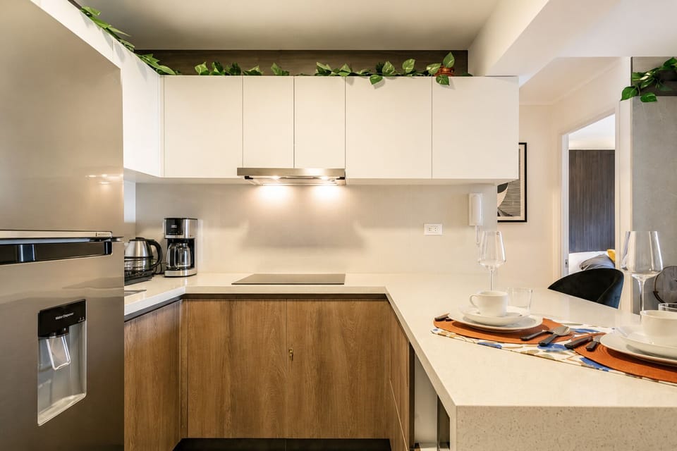 Apartment, 1 Queen Bed with Sofa bed, Kitchen | Private kitchen | Electric kettle, blender, cookware/dishes/utensils, dining table