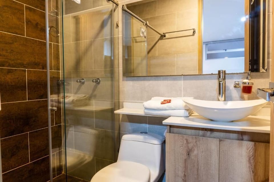 Standard Double Room, Air conditioning | Bathroom