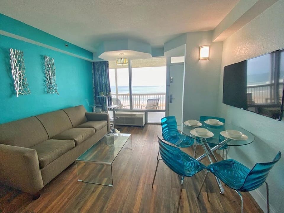 Breathtaking views and comfy queen bed.