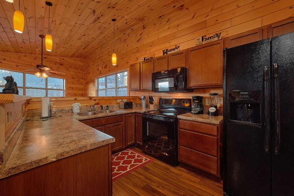 King Bedroom with Connecting Full Bathroom