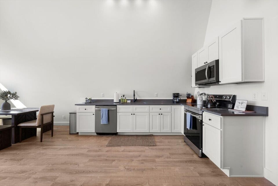 Main level - fully stocked kitchen