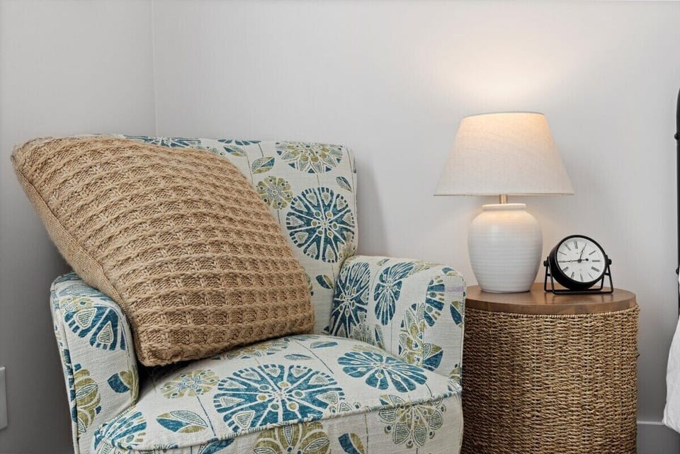 bedroom 2 - queen bed