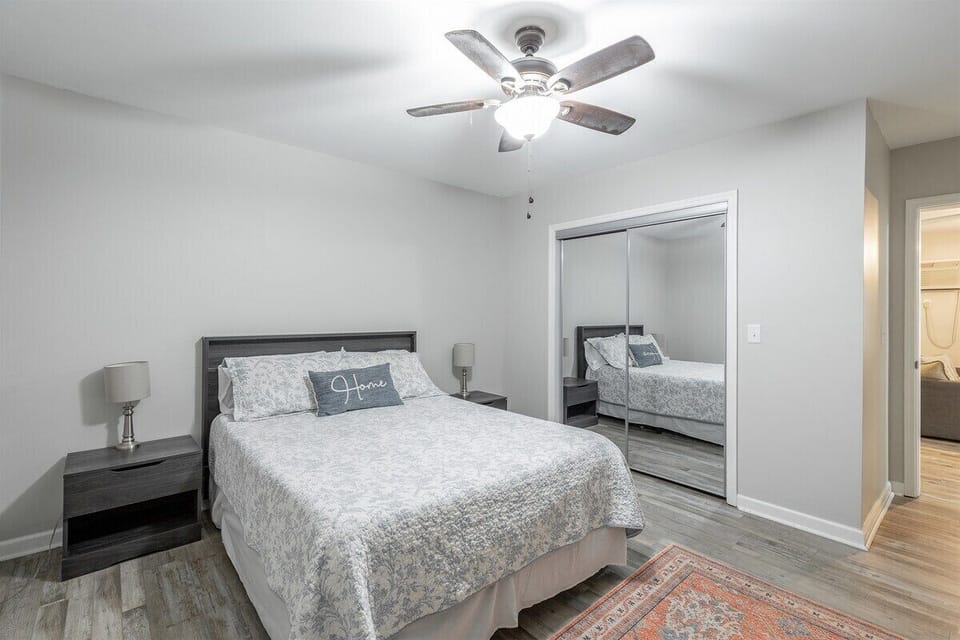 Queen bedroom 2