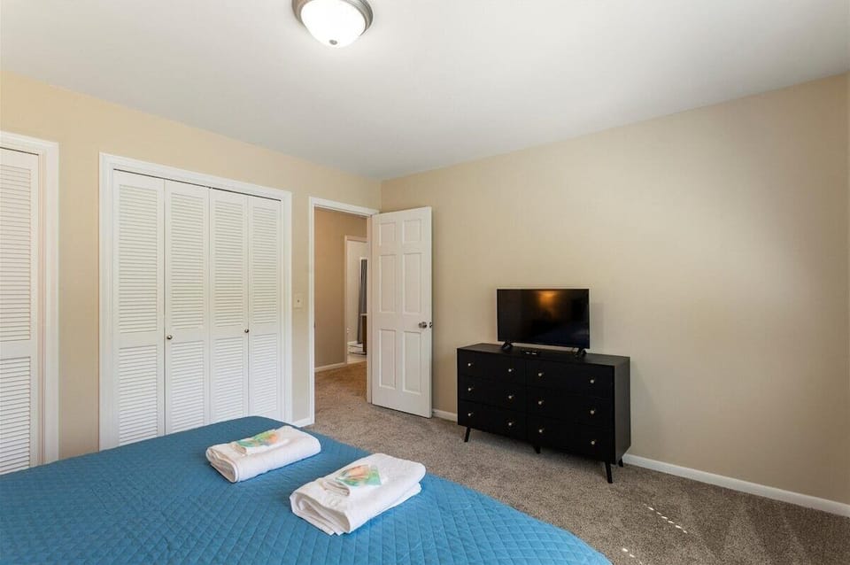 Bedroom 2 - King Bed