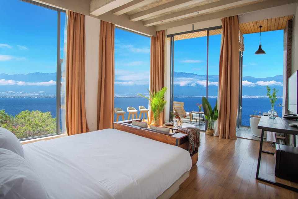 Classic Suite, Ocean View | In-room safe, iron/ironing board, WiFi (free)