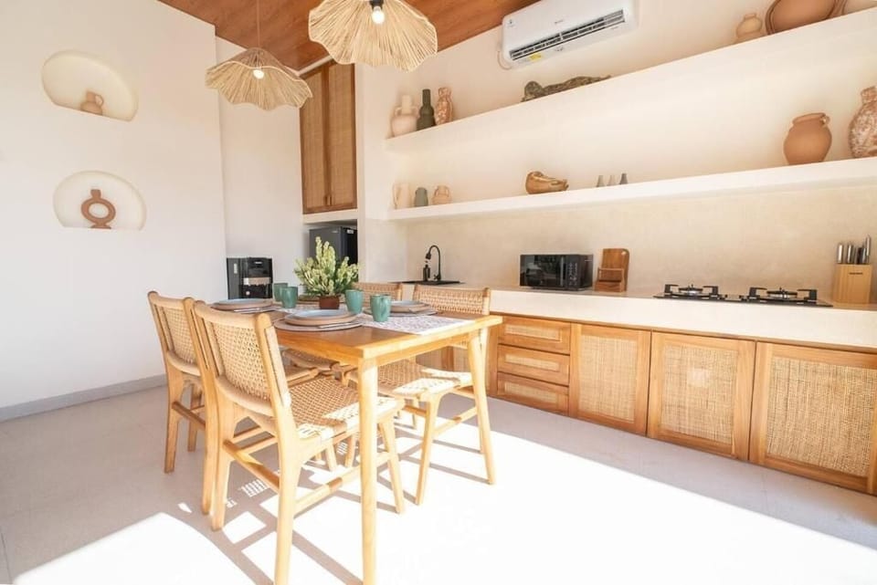 Villa, 2 Bedrooms | Dining