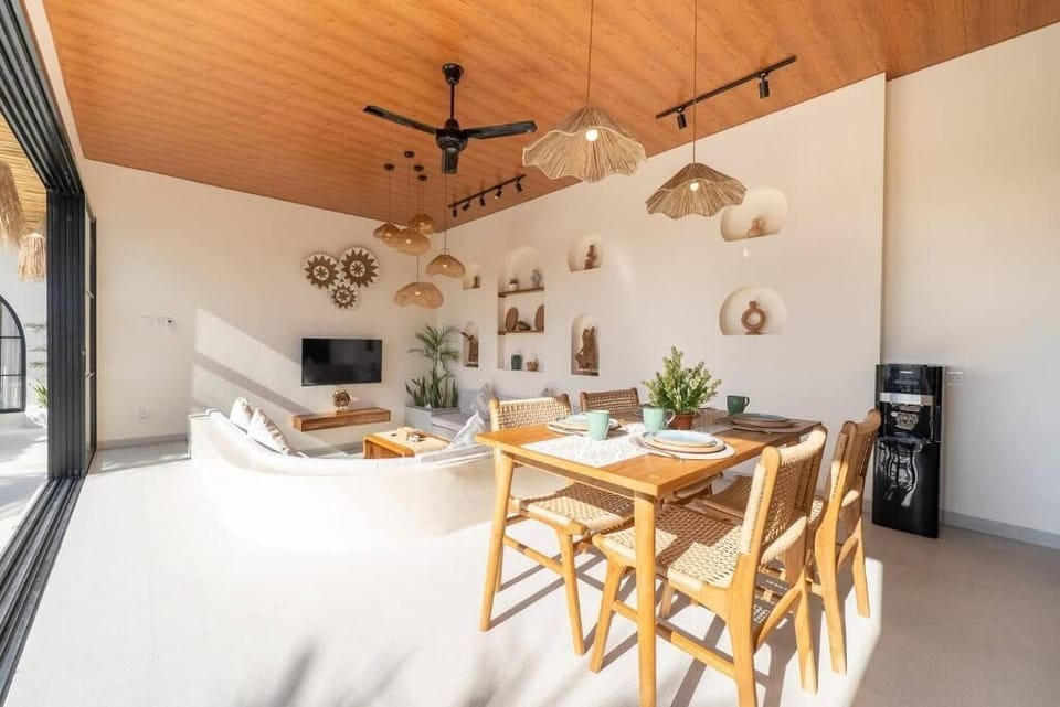 Villa, 2 Bedrooms | Dining