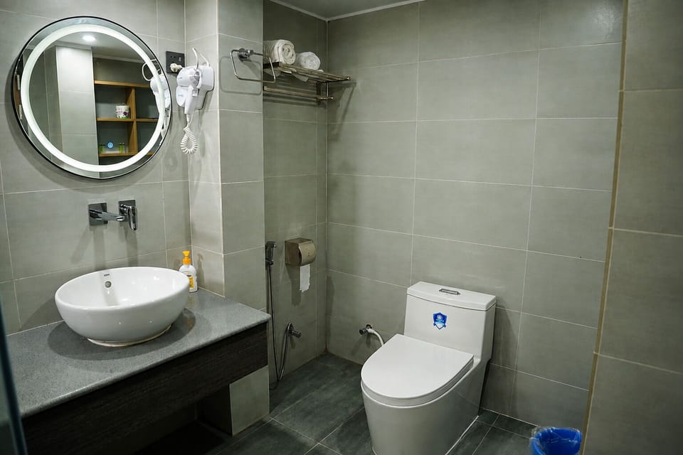 Luxury Room, Balcony, Hill View | Bathroom | Free toiletries, hair dryer, bathrobes, soap