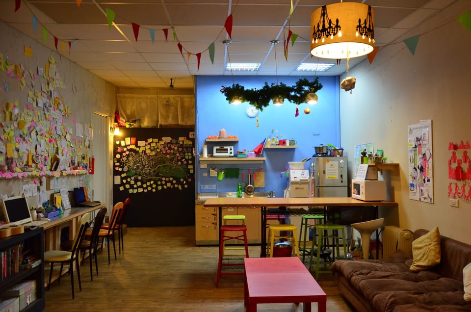 Lobby lounge