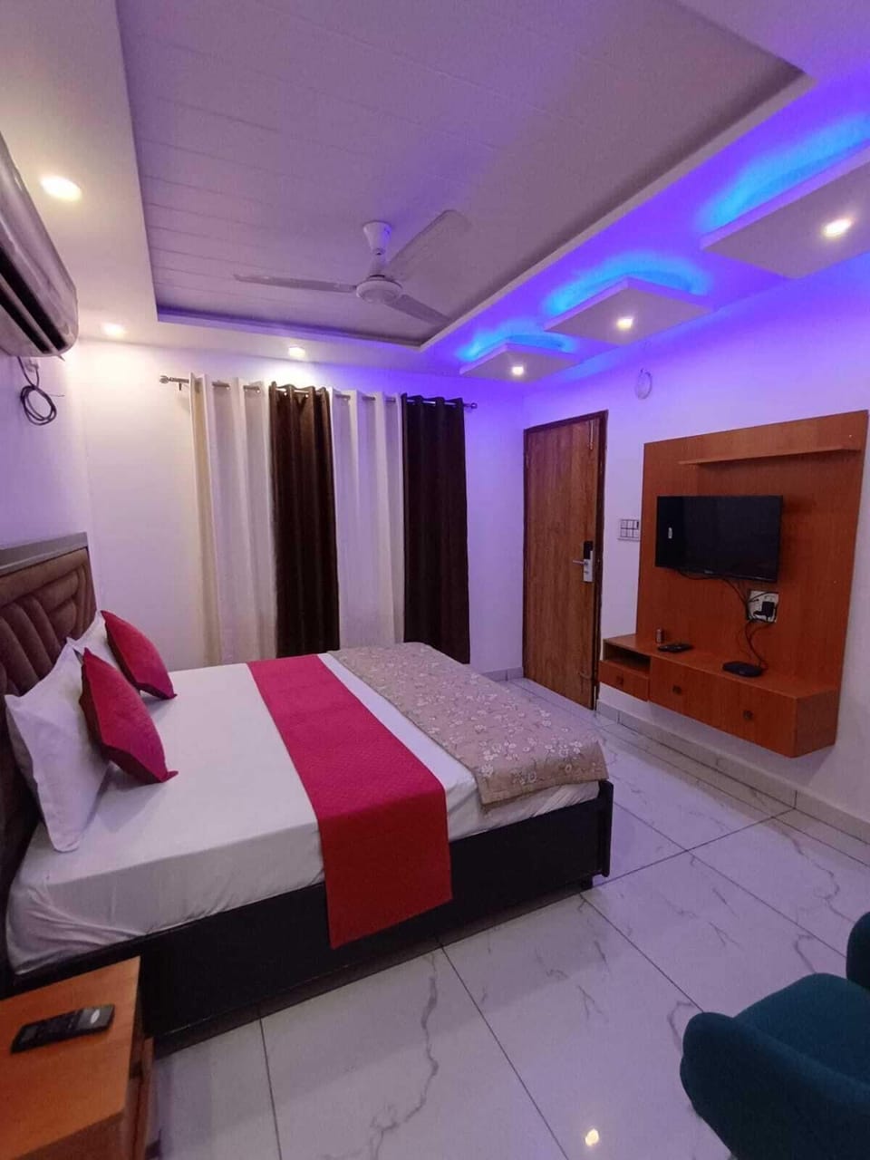 Deluxe Room, City View | Desk, blackout drapes, WiFi (free)