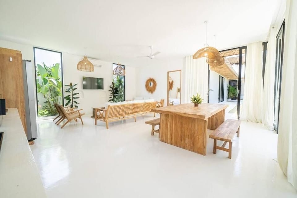 Villa, 5 Bedrooms | Dining
