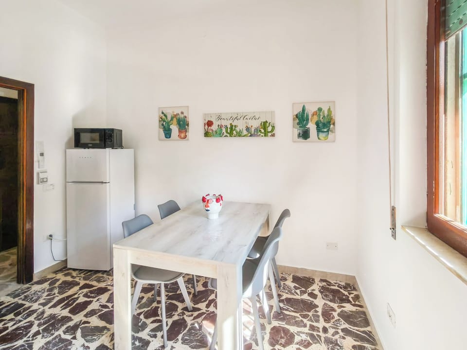 Apartment | Dining