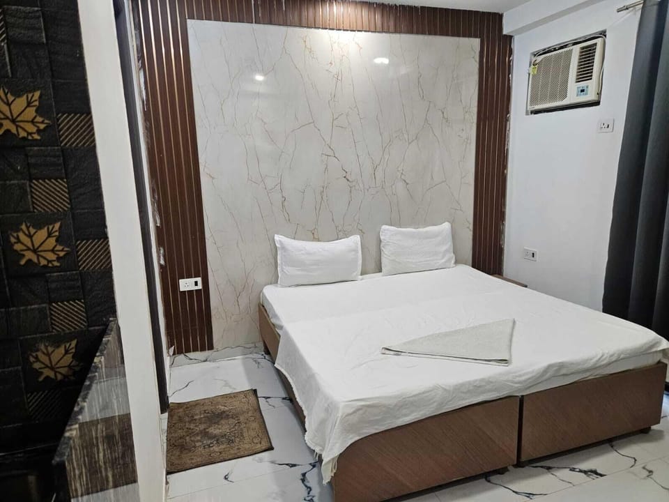 Deluxe Double Room | Iron/ironing board, WiFi (free)
