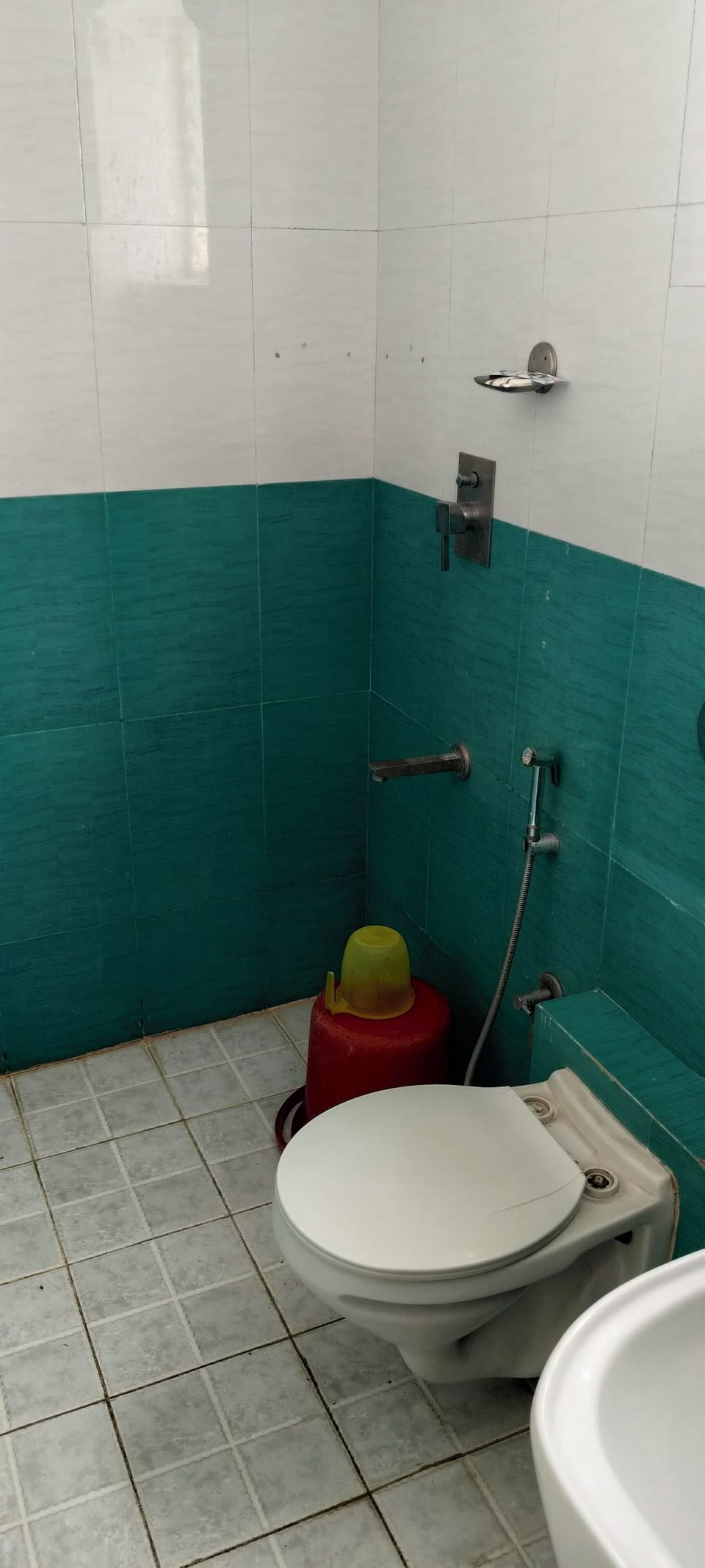 Shower, free toiletries, towels, soap