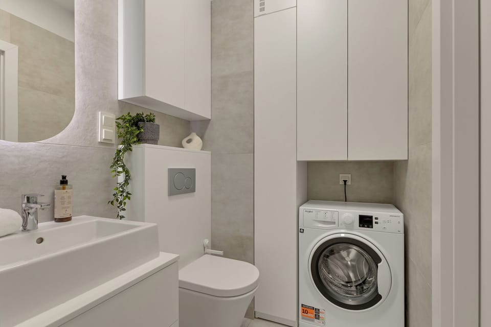 Superior Studio Suite, Balcony | Bathroom | Toilet paper