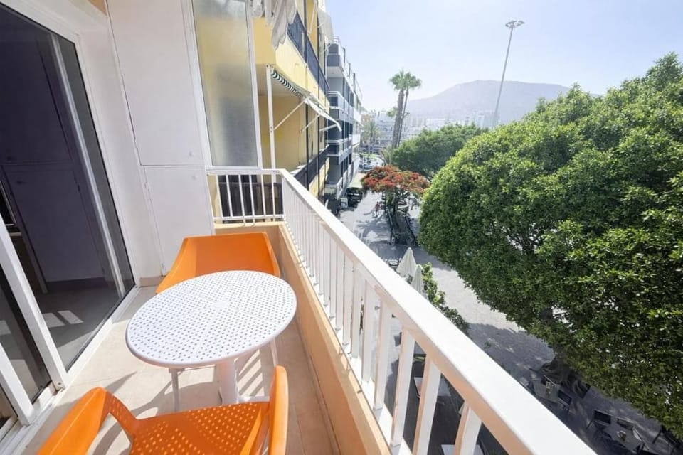 Apartment, Balcony, City View | Outdoor dining