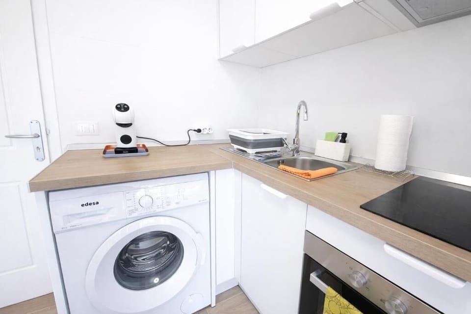 Apartment, Balcony, City View | Private kitchen