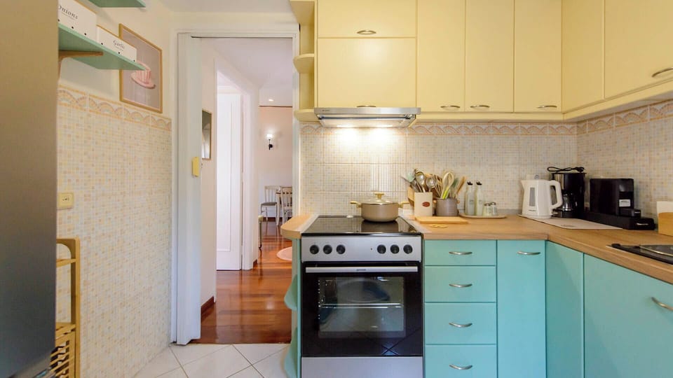 Comfort Apartment, City View | Private kitchen
