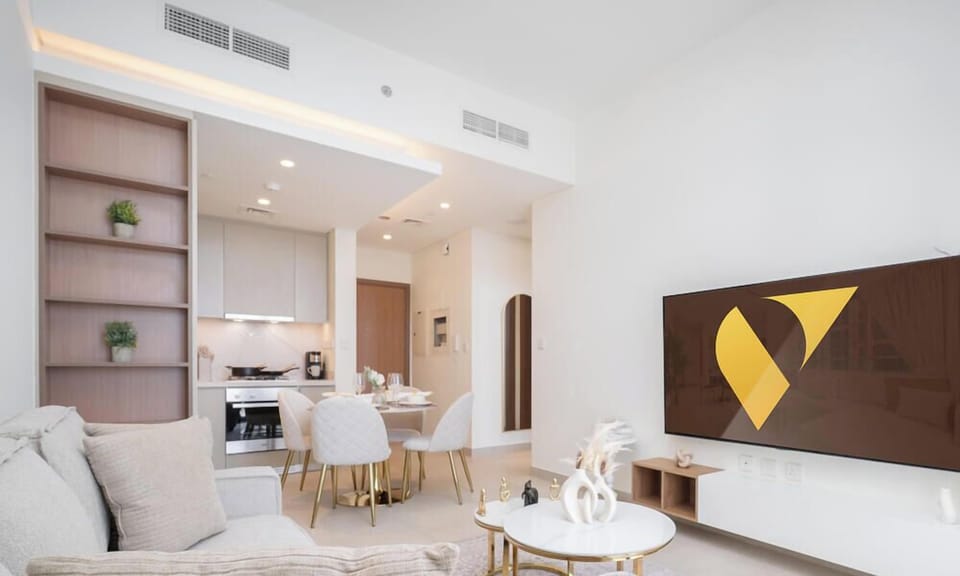 Deluxe Apartment, Balcony, City View | Living area
