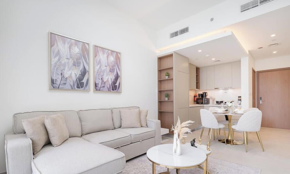 Deluxe Apartment, Balcony, City View | Living area