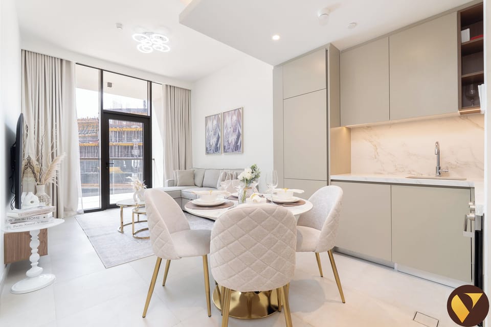 Deluxe Apartment, Balcony, City View | Dining