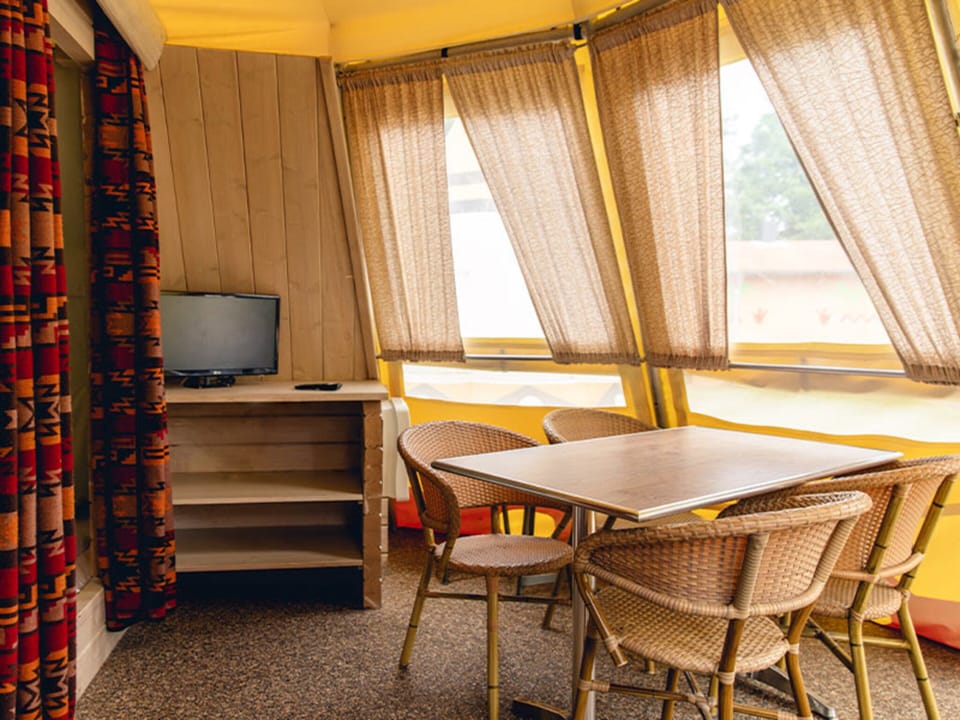 Deluxe Tent-style Vacation Retreat for 6 House in Drenthe (province)