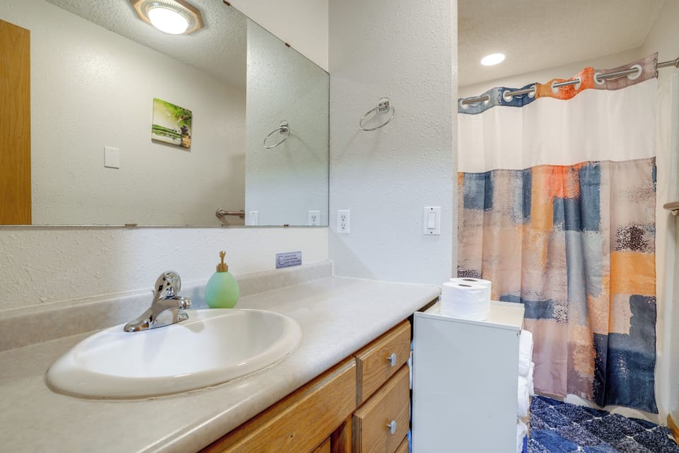 5BR Home Close to Moorhead Home & Fargo Cottage in Moorhead