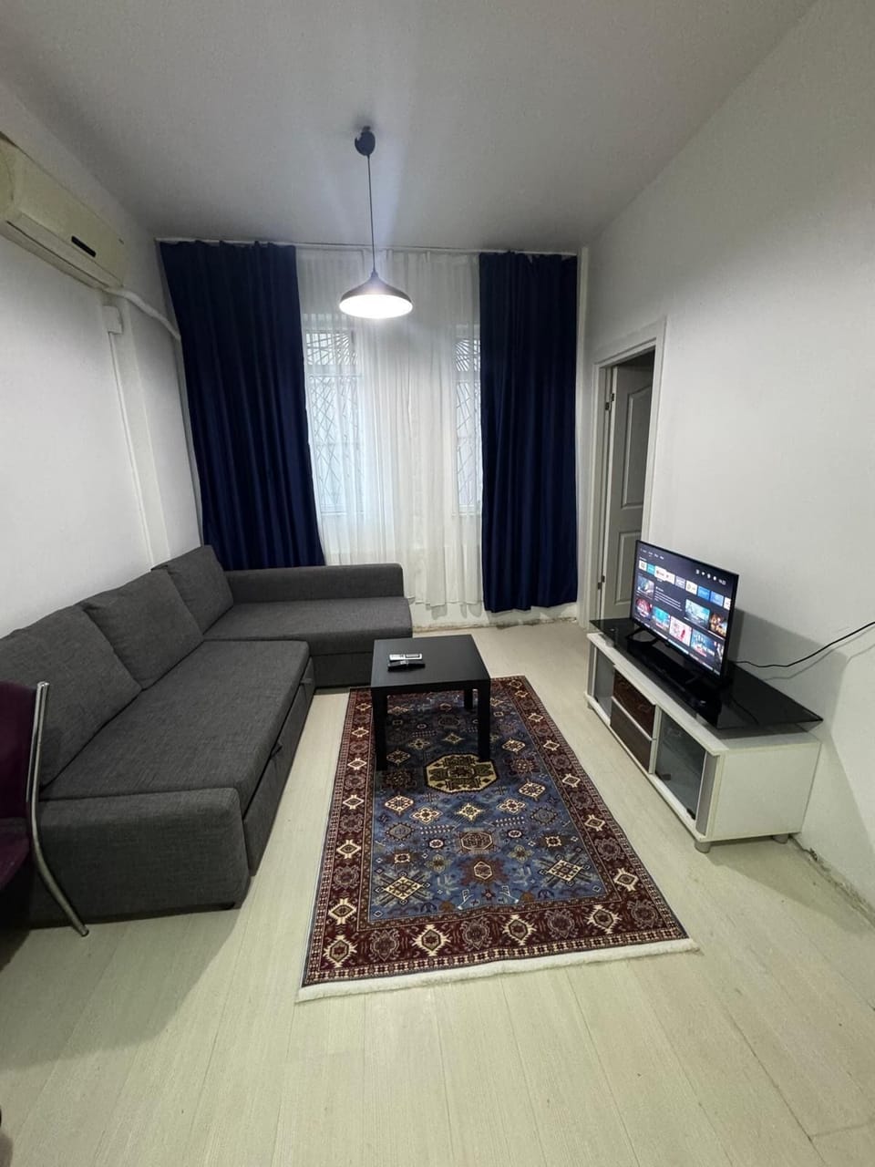 Deluxe Apartment, City View | Living area