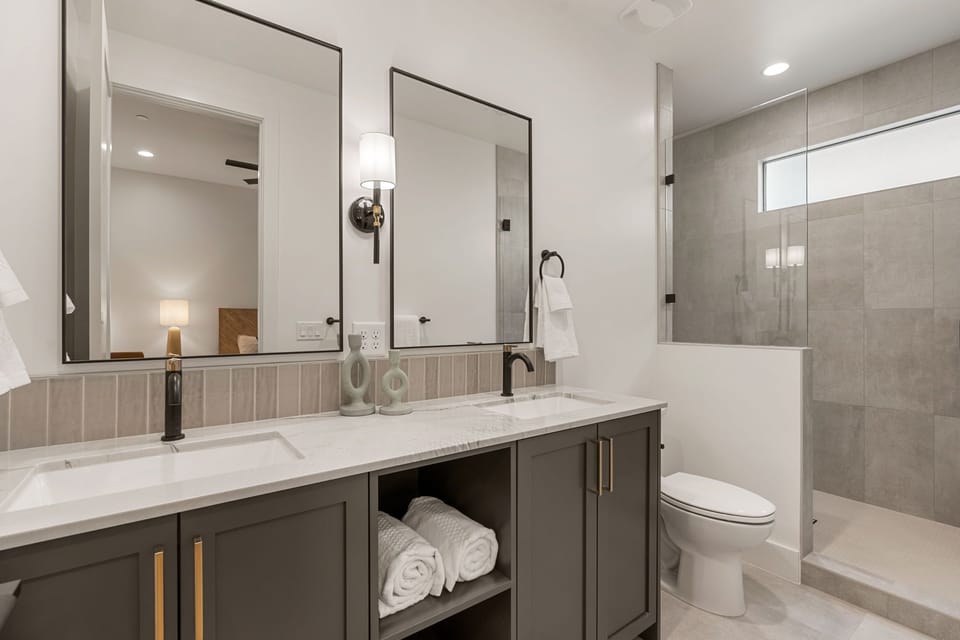 House 1: Bathroom