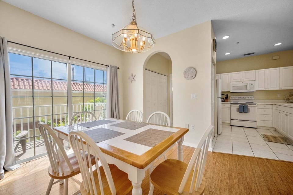 Townhome, 3 Bedrooms | Dining