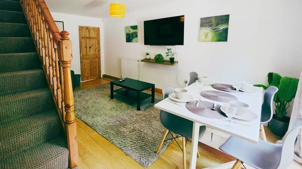 Executive Apartment, Private Bathroom | Lounge