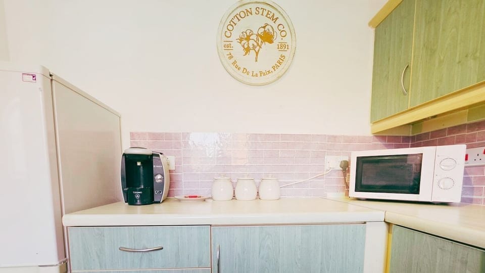 Executive Apartment, Private Bathroom | Shared kitchen