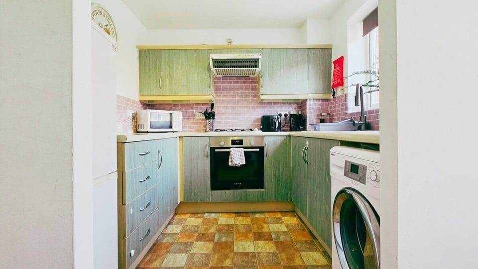 Executive Apartment, Private Bathroom | Shared kitchen
