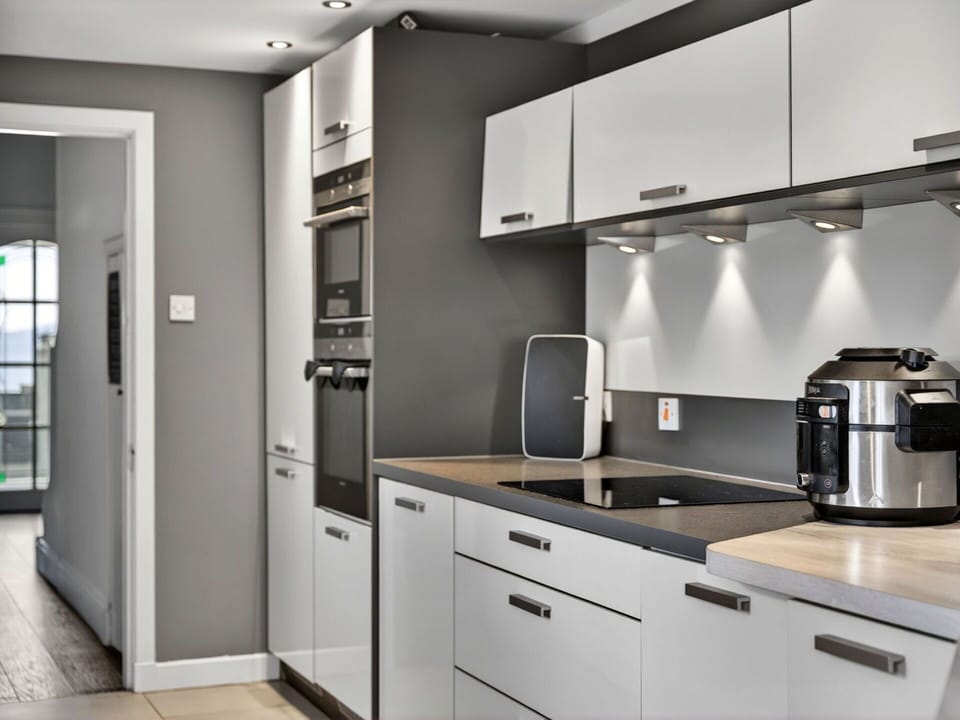 Kitchen, Kitchen Appliance, Cabinetry, Countertop, Major Appliance, Interior Design, Furniture, Home Appliance, Flooring, Kitchen Stove
