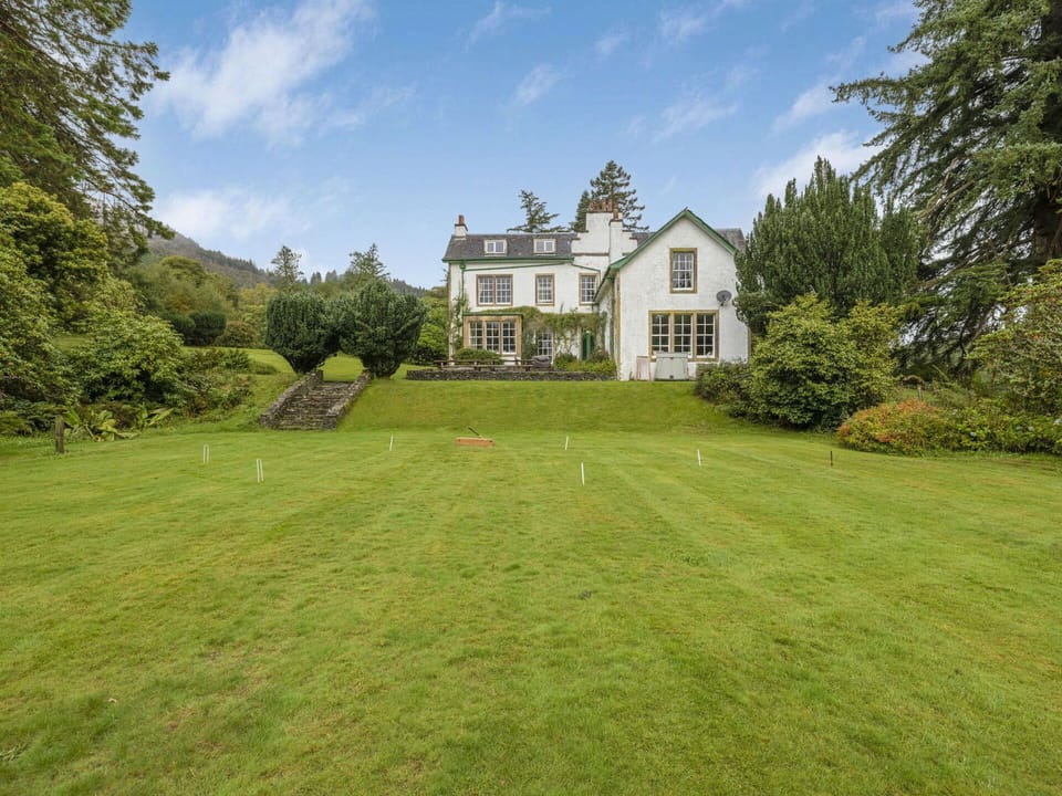 Grass, Green, House, Vegetation, Home, Shrub, Landscape, Cottage, Residential Area
