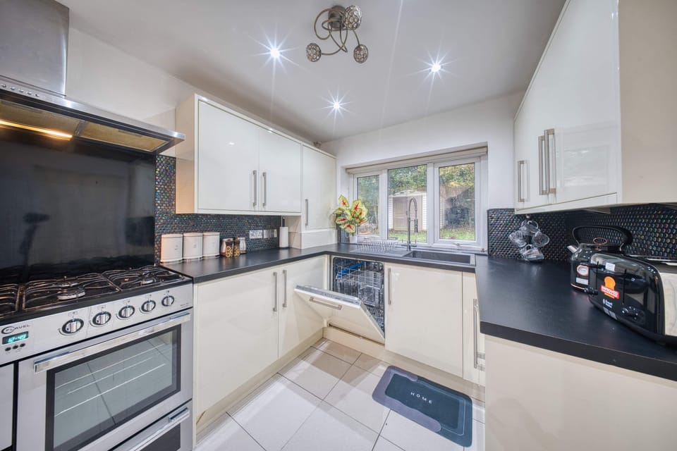 House | 3 bedrooms, high-speed internet