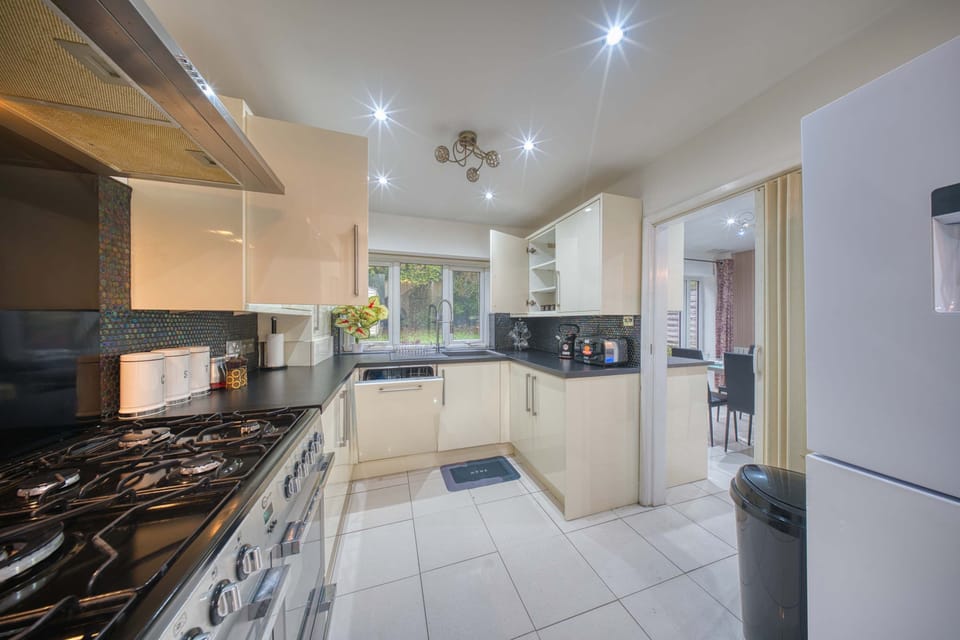 House | 3 bedrooms, high-speed internet