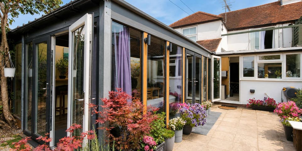 House | 5 bedrooms, high-speed internet