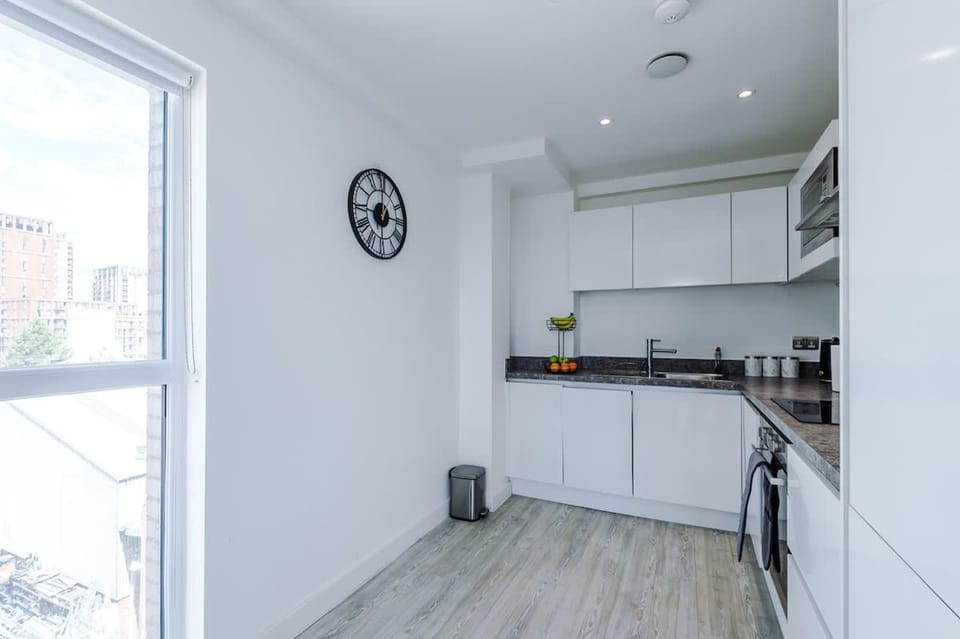 Modern 2 Bed Duplex Free Parking Wi Fi Apartment in Salford